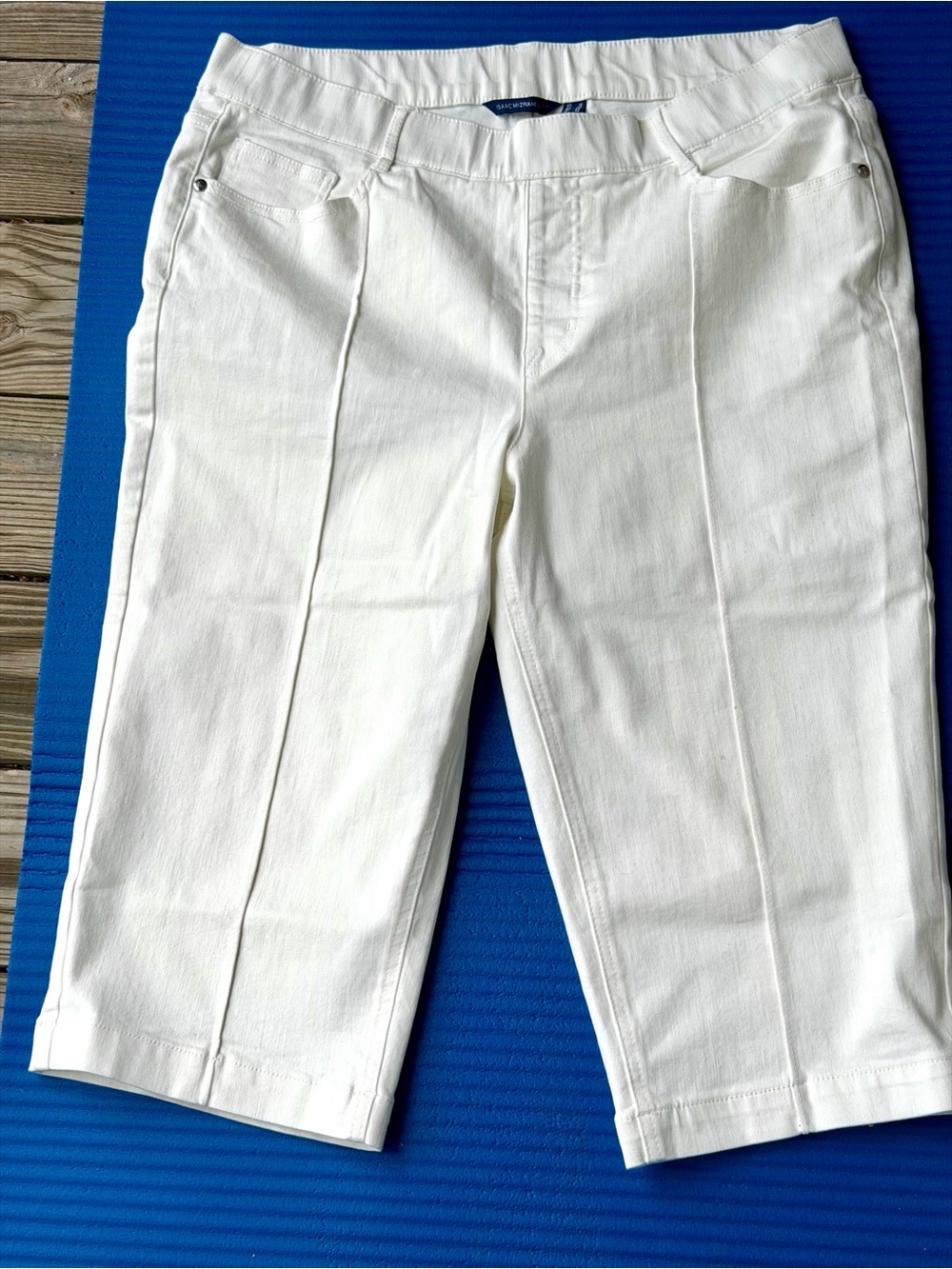 Isaac Mizrahi White Elastic Waist Capri
